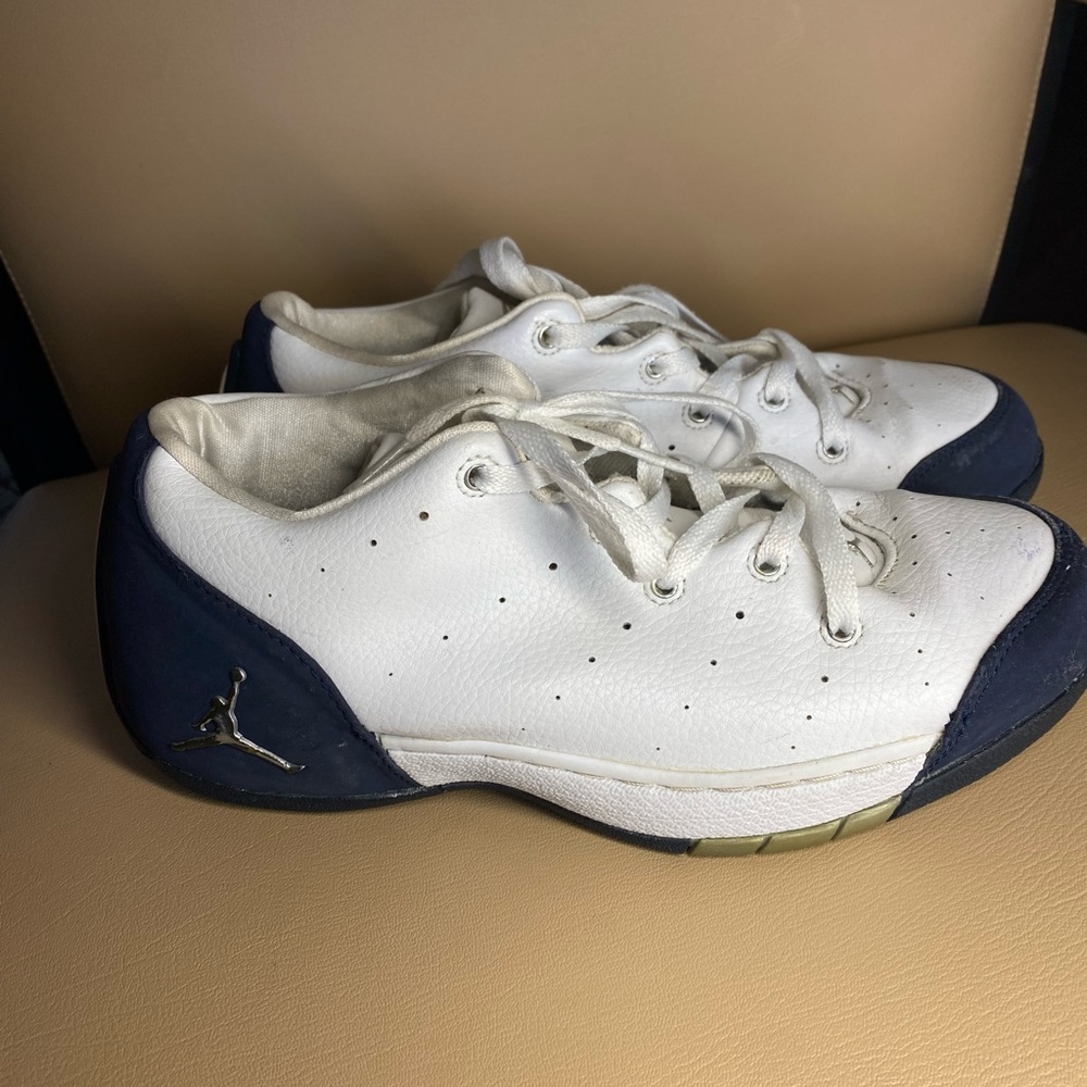 Air Jordan Kids Carmelo 1.5 Low Top White Leather Sneakers Shoe - Size 6Youth